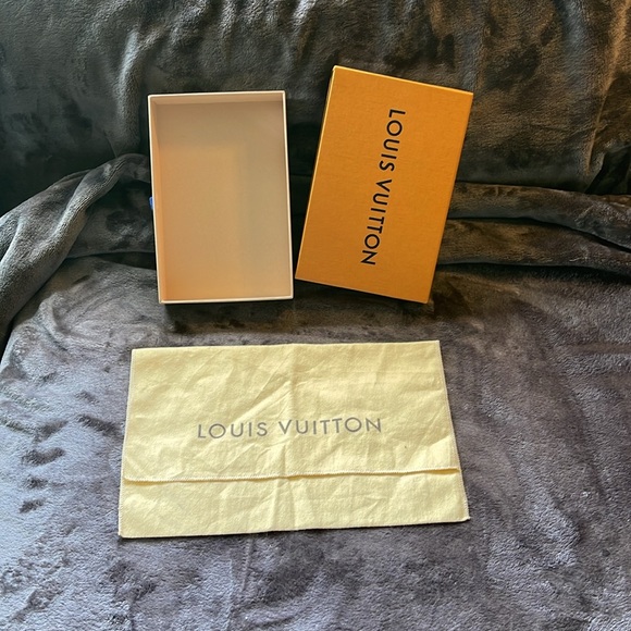 Louis Vuitton box and dust bag. - Picture 3 of 3